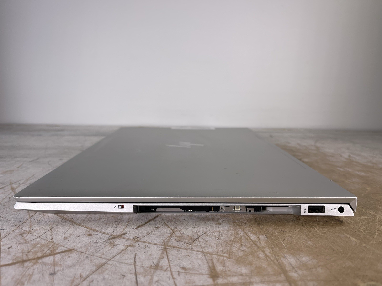 HP ENVY 17T-CE100 i7-10510U @ 1.80 GHz, 16GB RAM, NO HDD/OS – (FOR PARTS)