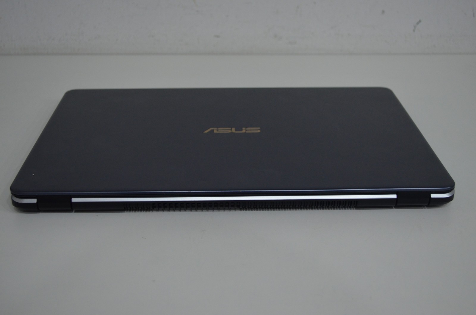 ASUS VivoBook X505Z – AMD Ryzen 3 2200U – 4GB RAM – 1TB HDD – WIN11