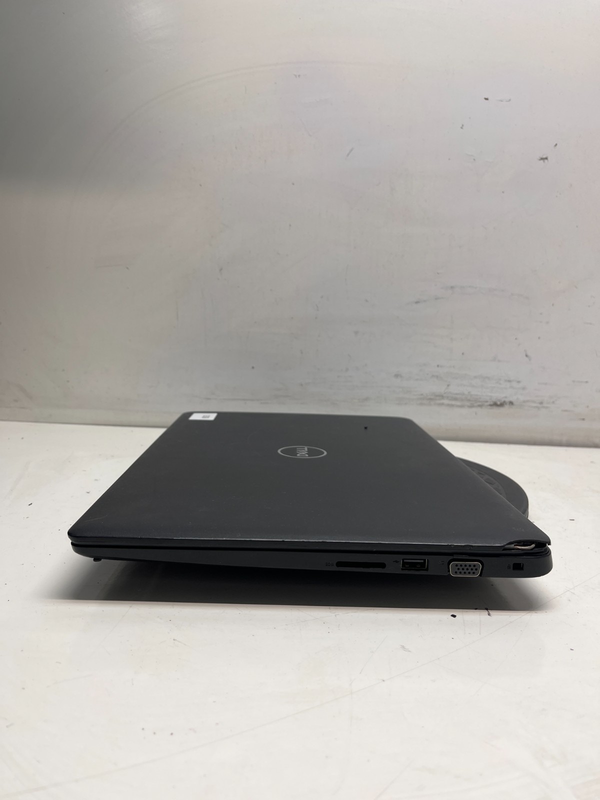Dell Latitude 3500 Intel Core i3-8th Gen. – Parts/Repair
