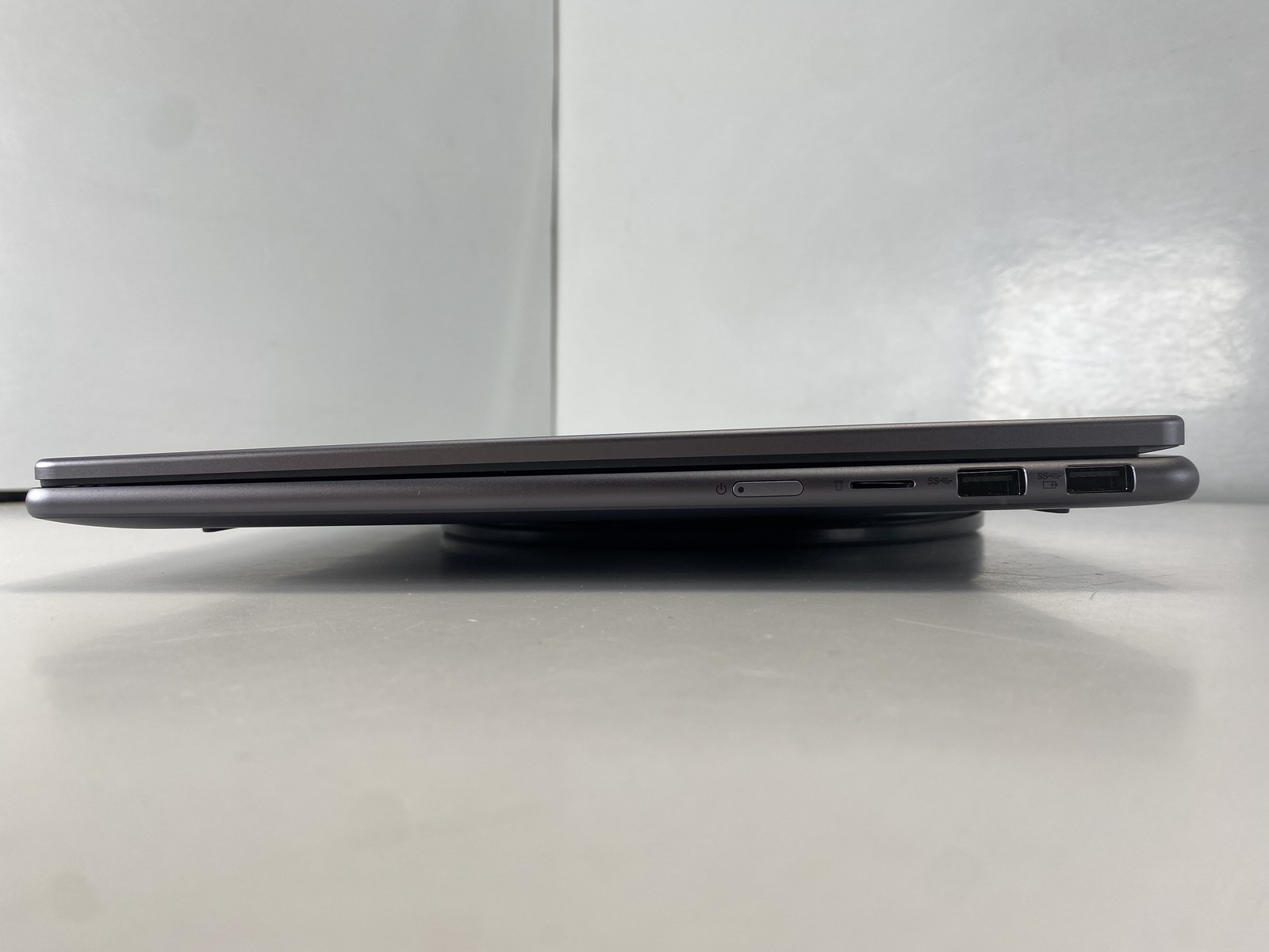Lenovo Laptop Yoga 7 2-In-1 16IML9 16″ Intel Core Ultra 7 155U 1TB – Black