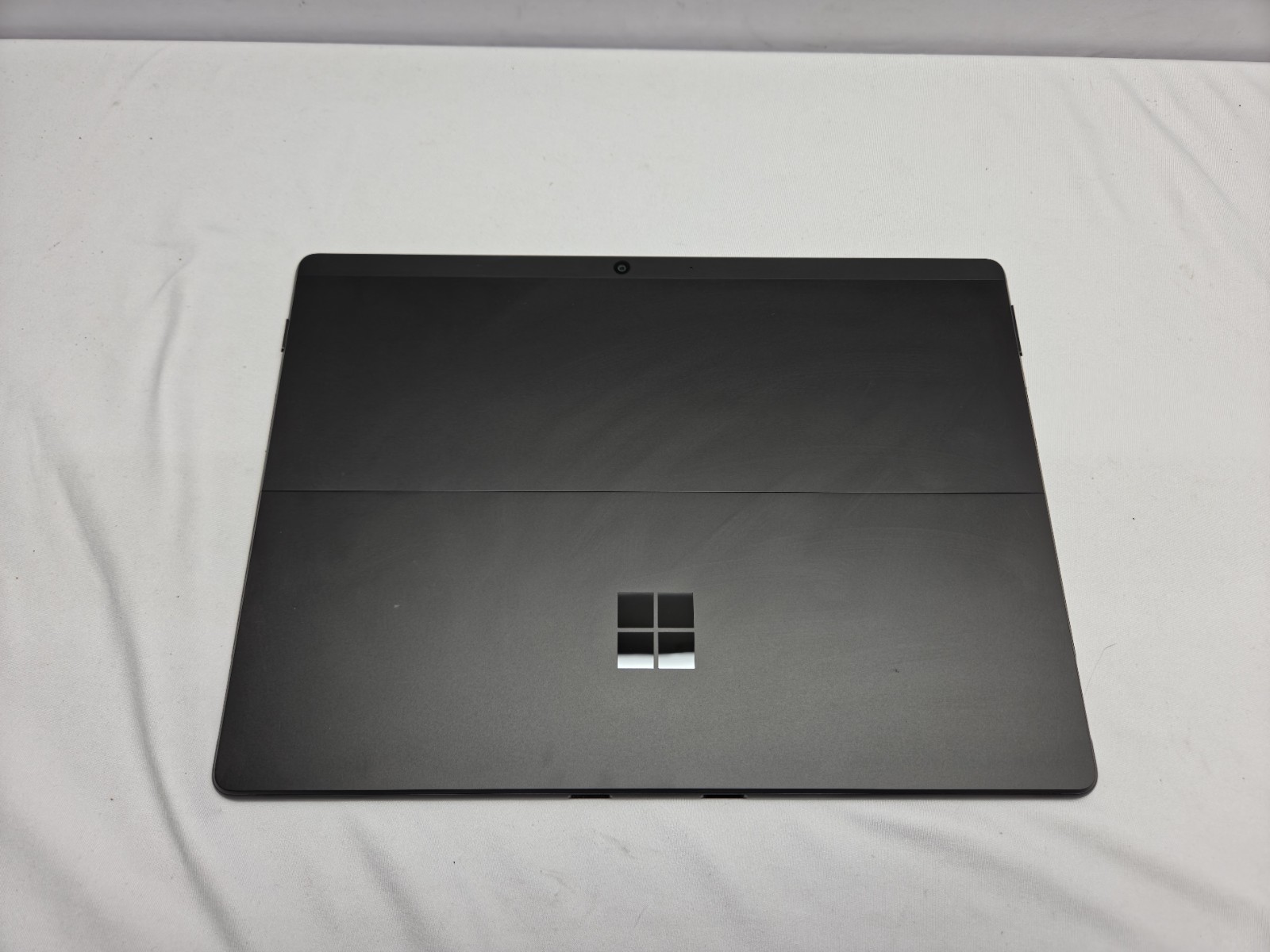 Microsoft Surface Pro X Bundle Microsoft SQ1 8GB RAM 128GB SSD + Docking Station