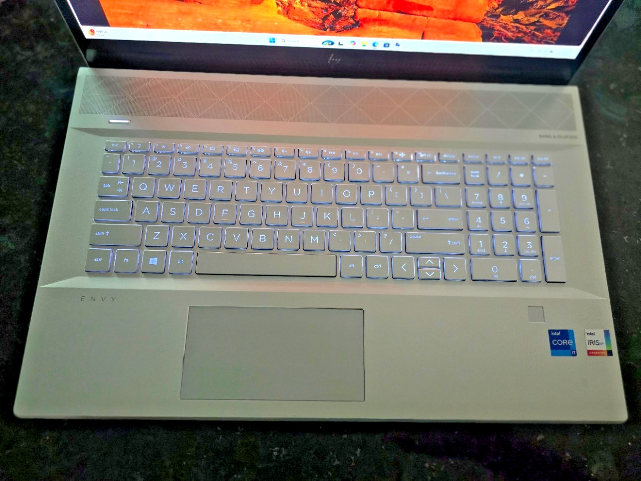 HP ENVY 17 CE Series+Touch+I7-11th@4.7GHz+16GB RAM+1TB M.2 G4 SSD+ 1TB SATA+OMEN