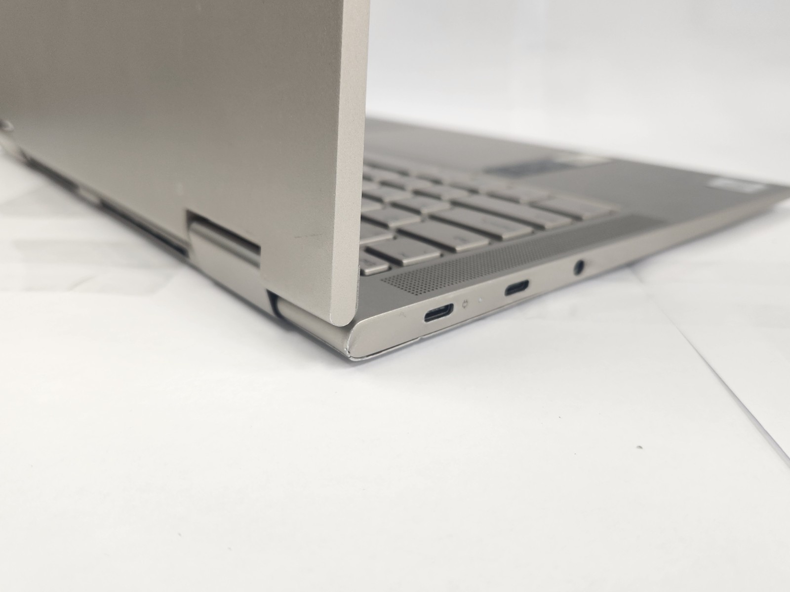 Lenovo Yoga 14in 2-n-1 Laptop, i5 10th Gen, 8GB RAM, 256GB SSD, Win 10 Pro READ!
