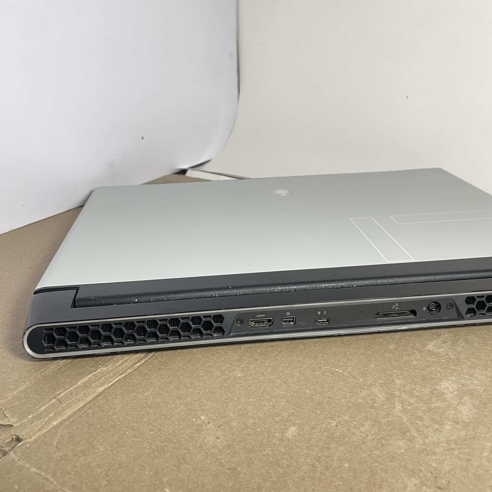 Alienware m17 R3 Gaming Laptop 300Hz RTX 2070 1TB SSD Super 16GB RAM i7-10750H