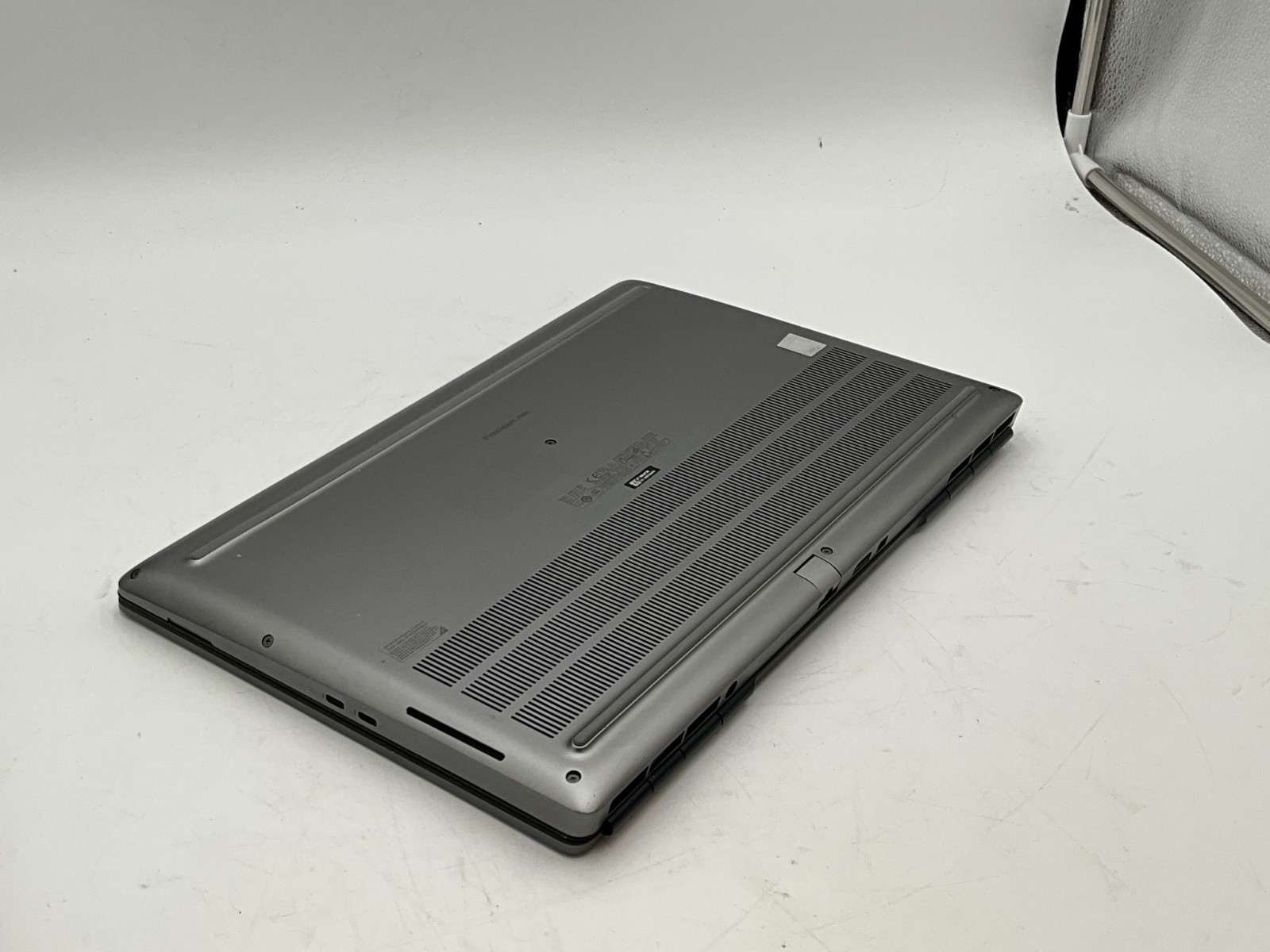 DELL Precision 7560 i7-11850H 2.50g 32GB 1TB T1200 15.6″ WIN11 Laptop BMJ67M3