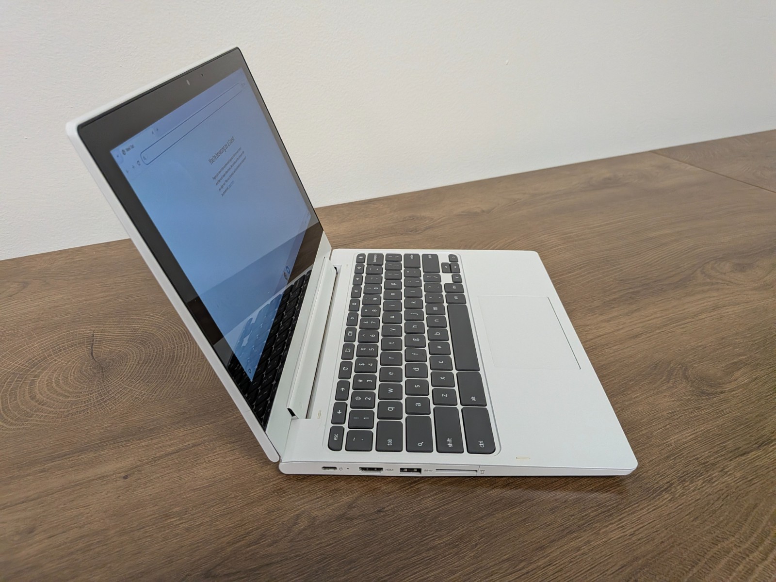 Lenovo Chromebook C330 2-in-1 Convertible Laptop 11.6″ HD MT8173C 4GB RAM 64GB