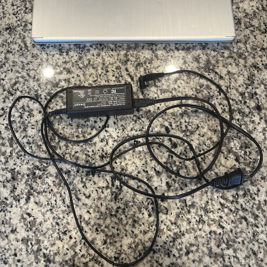 Acer Aspire 5 15.6″ (128 GB SSD, AMD Ryzen 3200U, 2.6GHz, 4GB) Laptop