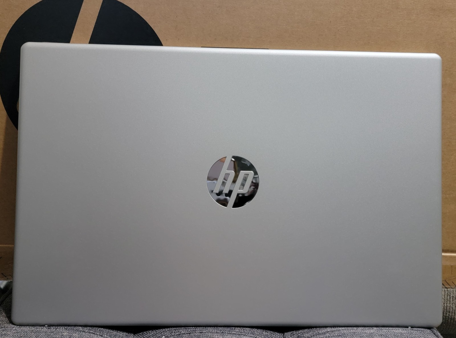 HP 15.6″ TouchScreen Laptop amd Ryzen 5 700 series/ 16GM RAM / 256GB SSD Silver