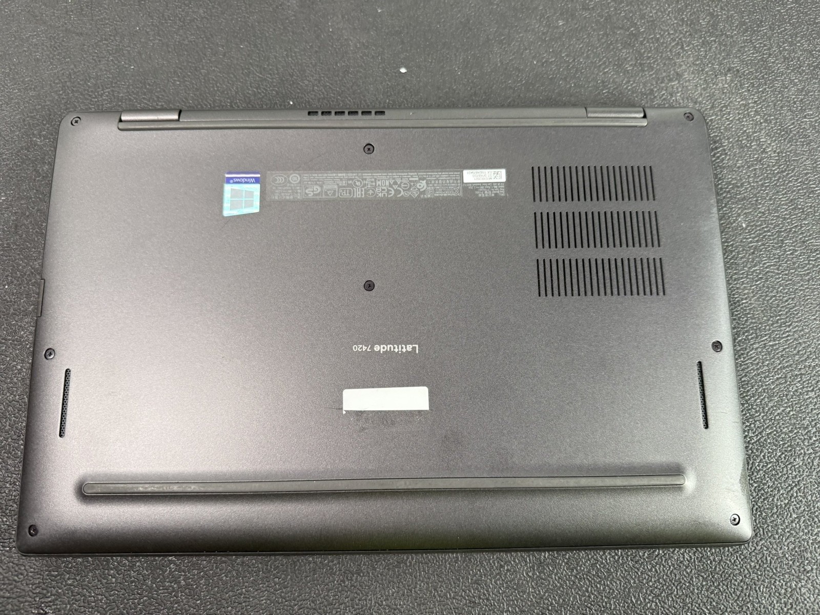 Dell Latitude 7420 14″ i7-1185G7 3.00GHz 16GB DDR4 256GB SSD – READ