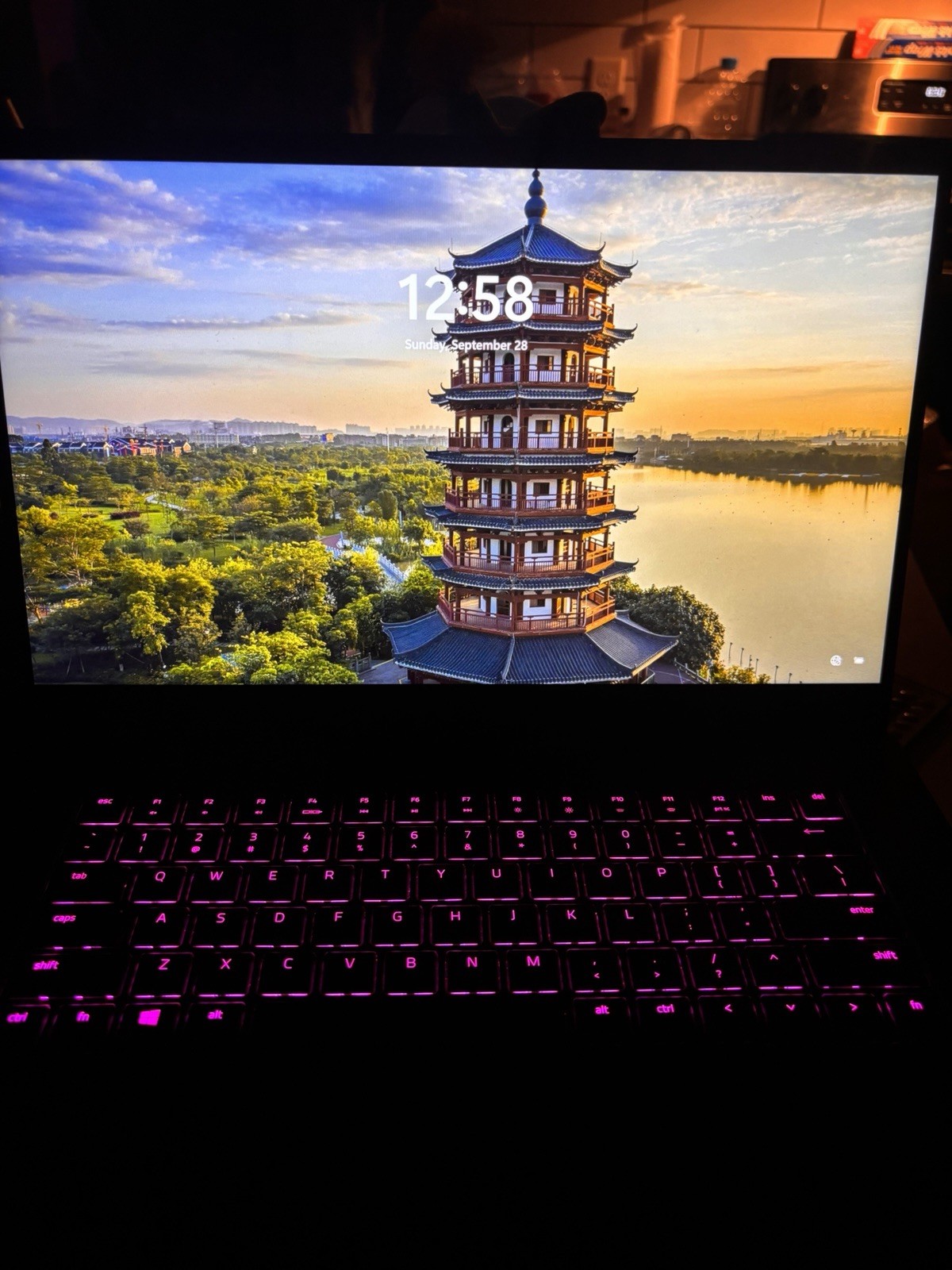 Razer Blade 15.6″ Gaming Laptop i7 16GB 1TB SSD GTX 1660 Ti Win 11