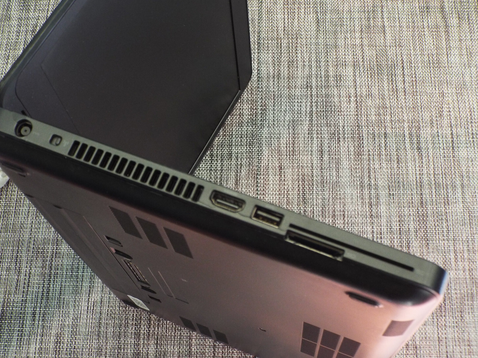 Dell Latitude E5450 Intel Core i5-4310U, 2-2.6GHz, 4GB RAM 500GB HDD Win 10pro