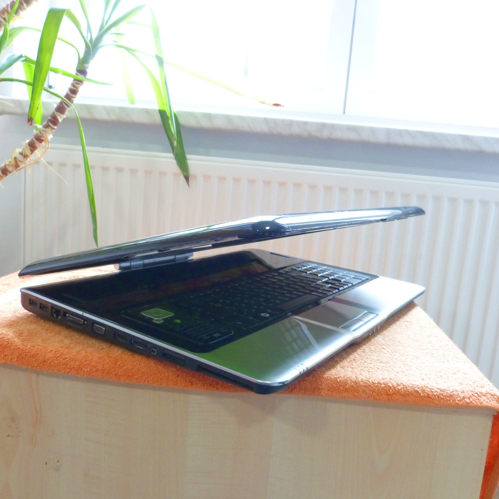 Faulty device HP HDX 9000 20-inch cinema monster car 250 GB SSD Windows 10 HDMI