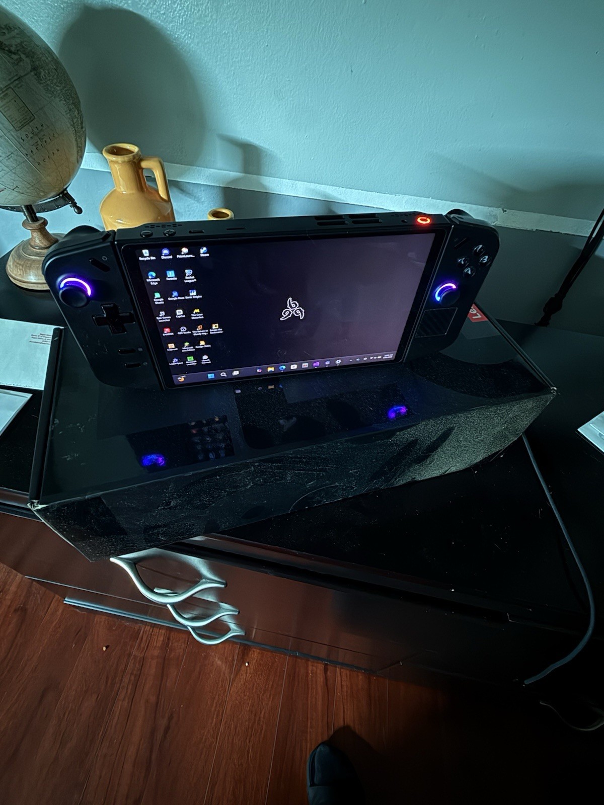 Lenovo Legion Go 8.8″ Handheld Gaming PC Win 11 Ryzen Z1 Ext 16GB 512GB