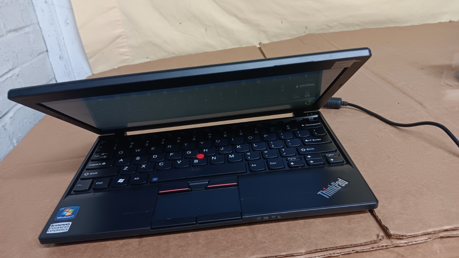 Lenovo Thinkpad X100e Laptop AMD Turion Neo X2 Dual core 11.6-inch LCD Screen
