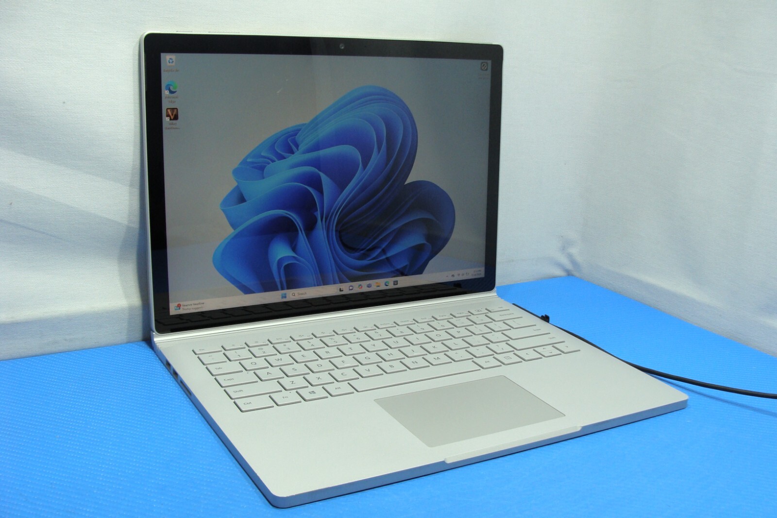 Microsoft Surface Book 2 1832 13.5″TOUCH i7-8650U 1.9GHz 8GB 1TB SSD BAD Battery