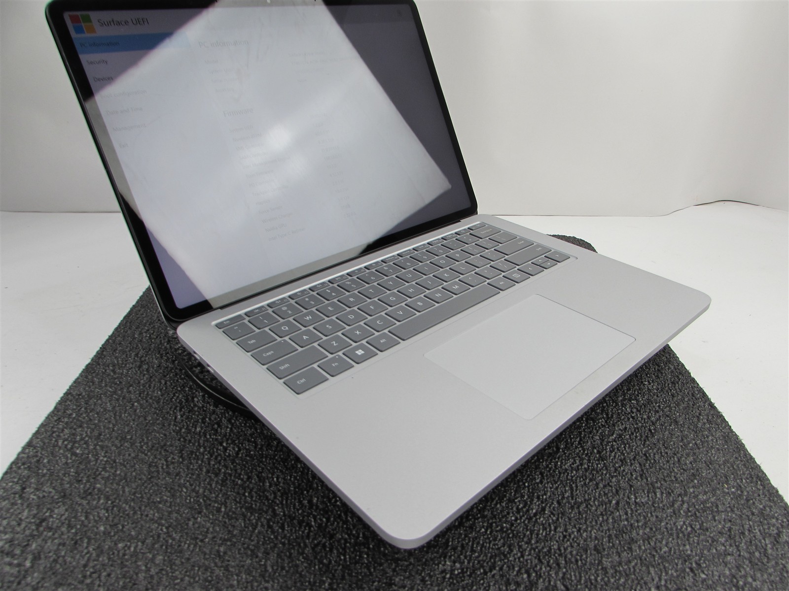 Microsoft Surface Laptop Studio 1964 i7-11370H 1TB SSD 32GB RTX A2000 *No A/C*