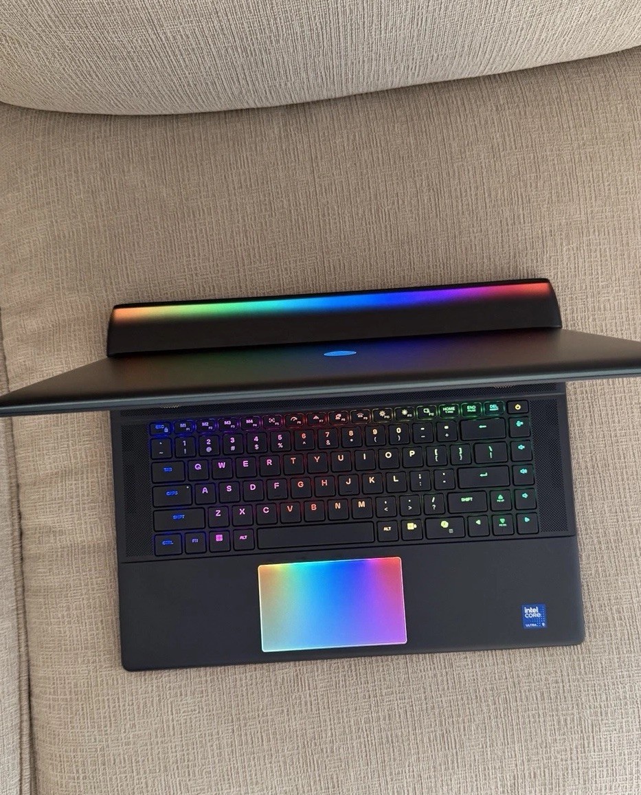 ALIENWARE AREA 51 ULTRA 9 64GB RAM 2TB SSD 5070 Ti