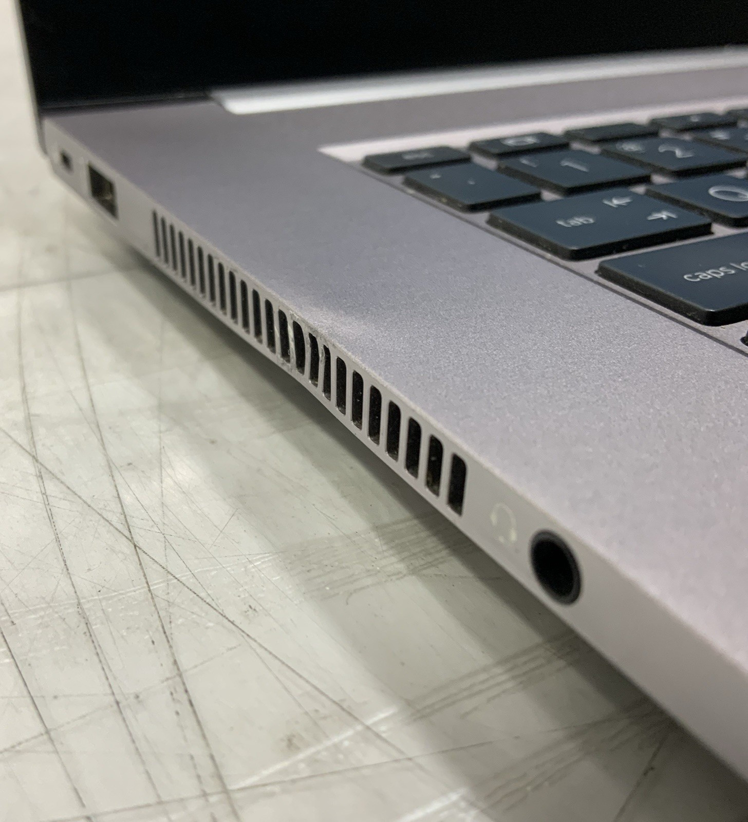 HP ZBook Studio 15 G8 Intel i7-11850H 512GB NVMe 32GB DDR4 RTX A2000 *READ