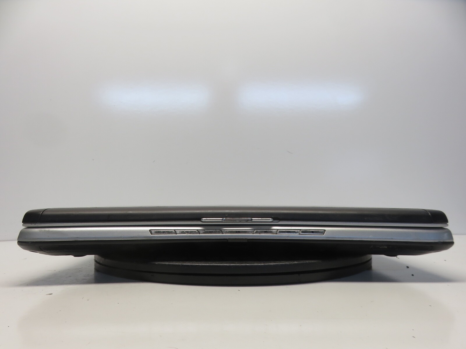 Dell Inspiron 1520 Intel Core 2 Duo 06FD 2GHz 4 GB NO HDD No Batt