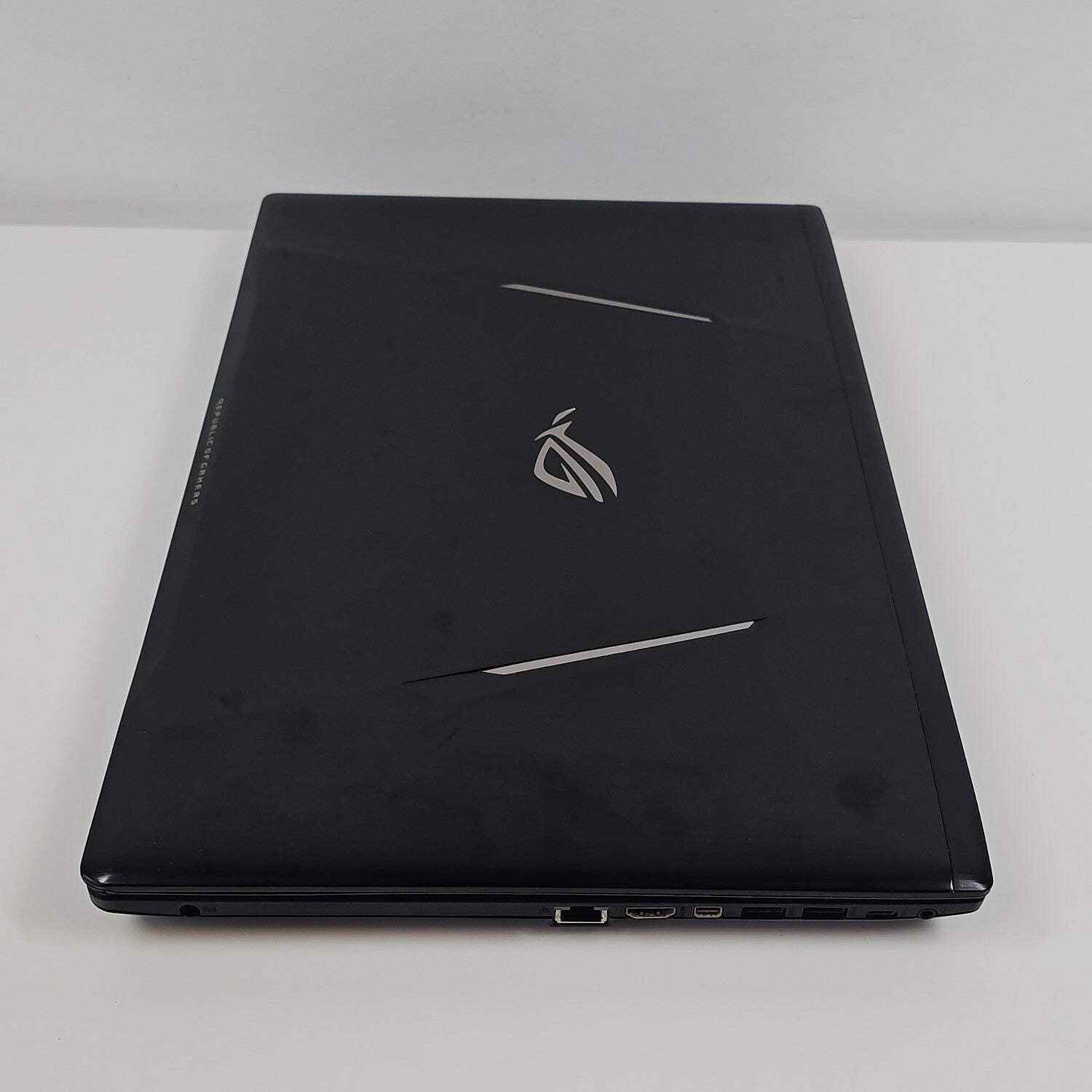 Asus ROG GL753VE 15.6″ i7-7700HQ 2.8GHz 16GB RAM 128GB SSD 1TB HDD GTX 1050 Ti