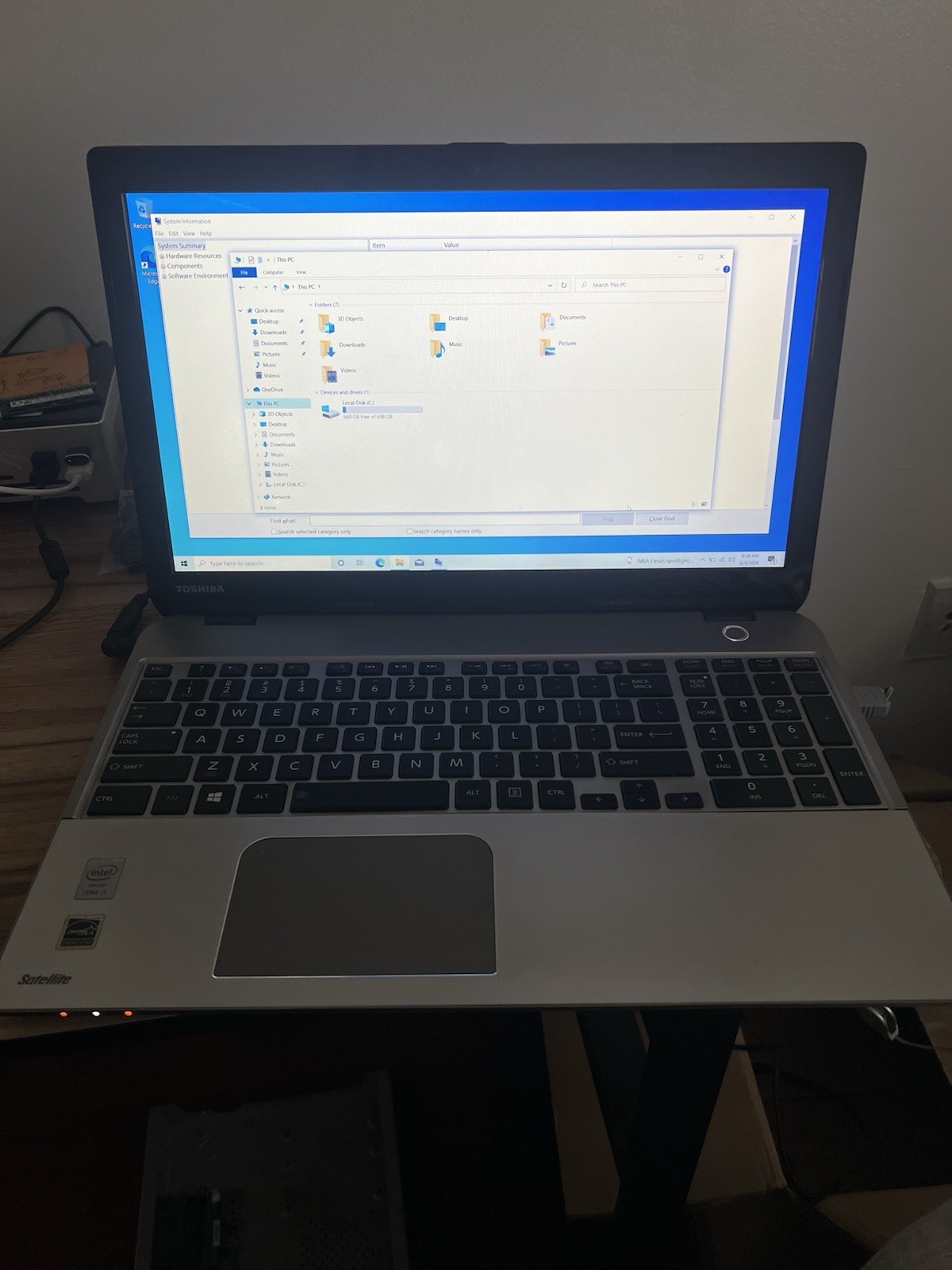 Toshiba Satellite E55-A5114 Laptop (Intel i5, 750 Gb HDD 6 Gb DDR3, Windows 10)