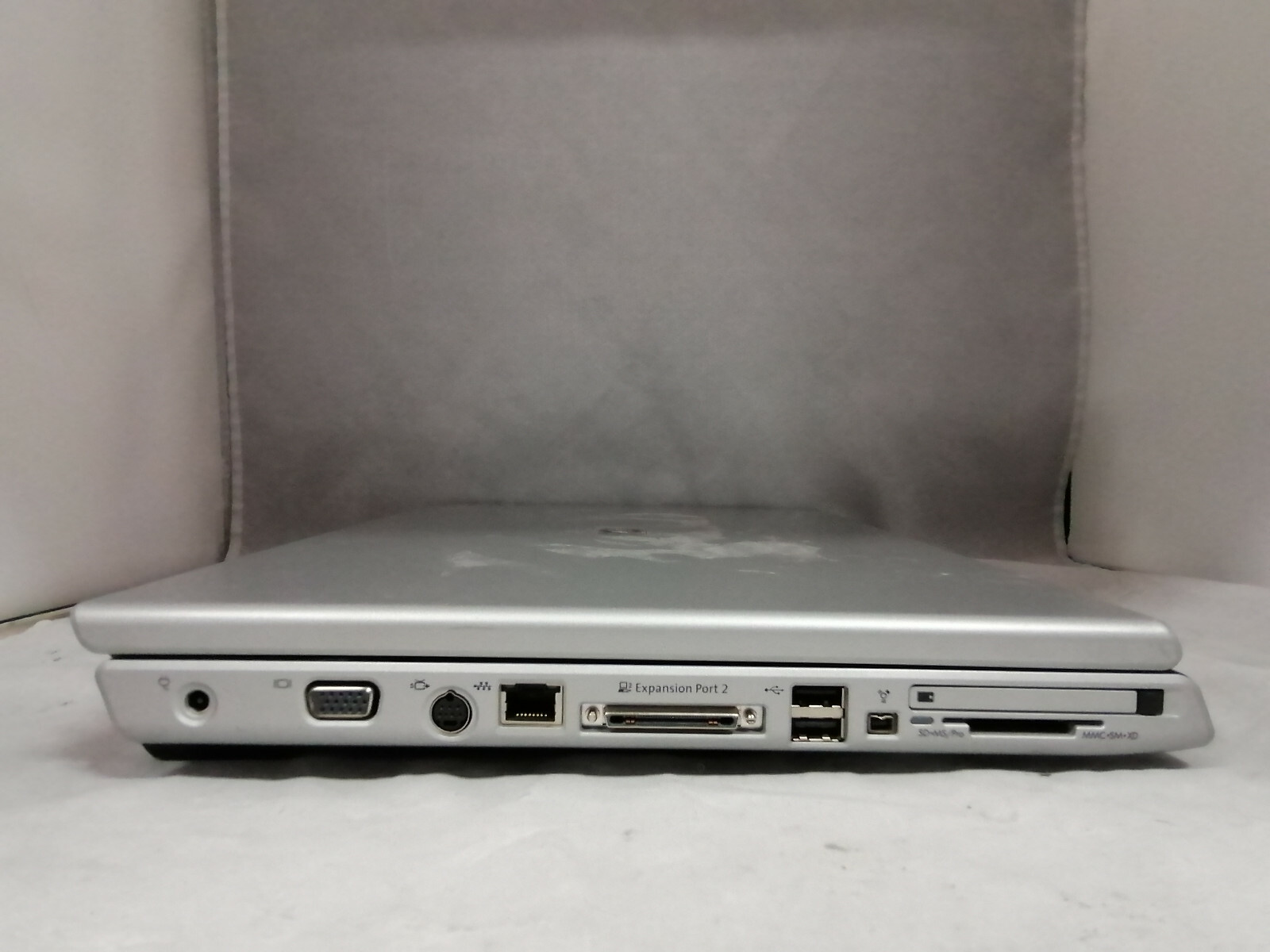 HP Pavilion dv8333cl t2400 2GB DDR2 No Battery No Charger No HDD Powers to Post