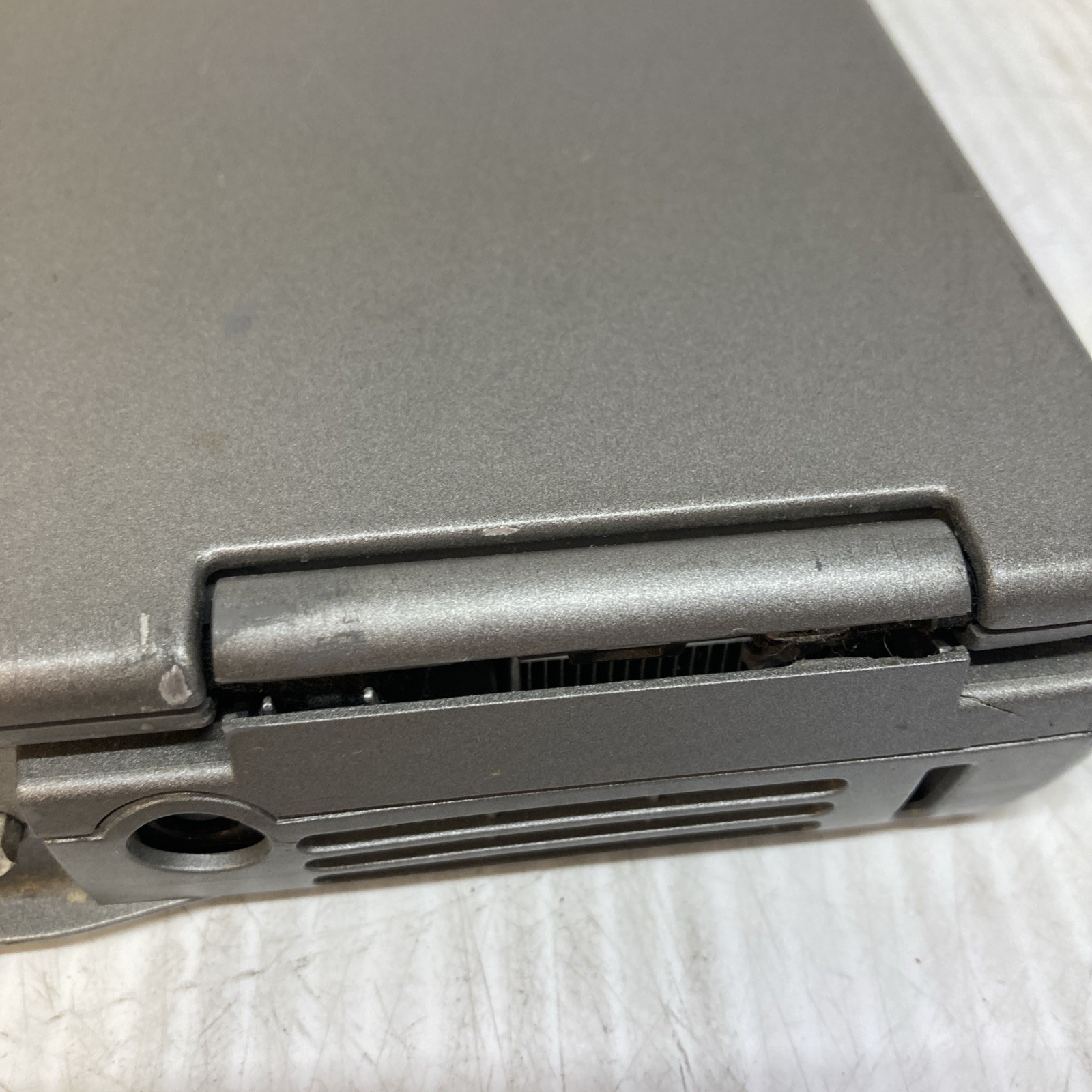 Dell Latitude D600 Intel Pentium M 1.6GHz 1 MB NO HDD Boot to BIOS