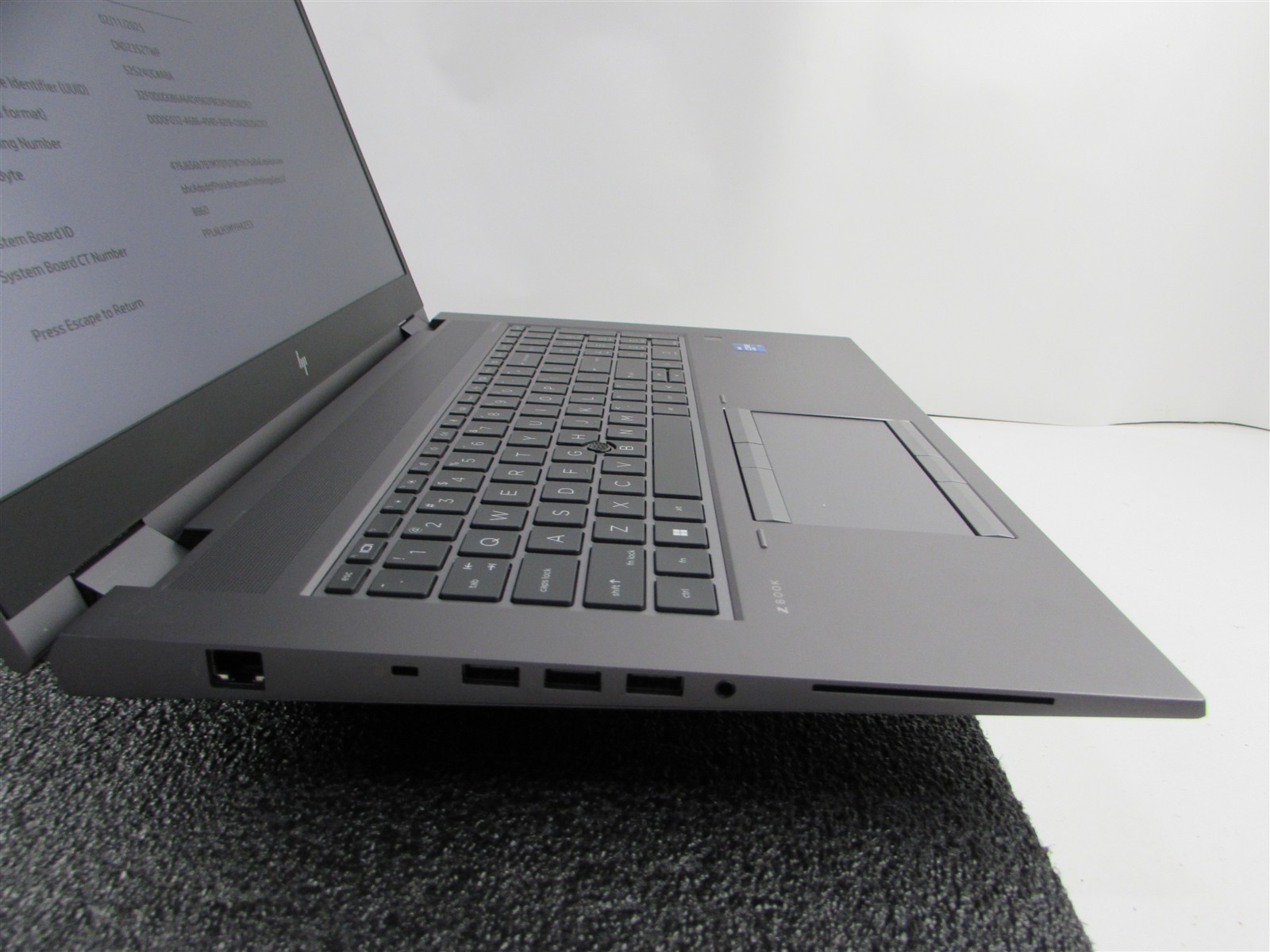 HPZBOOK FURY 17 (G8) 1920X1080 FHD I7-11850H 1TB SSD 32GB RAM AMD W6600M NO O.S