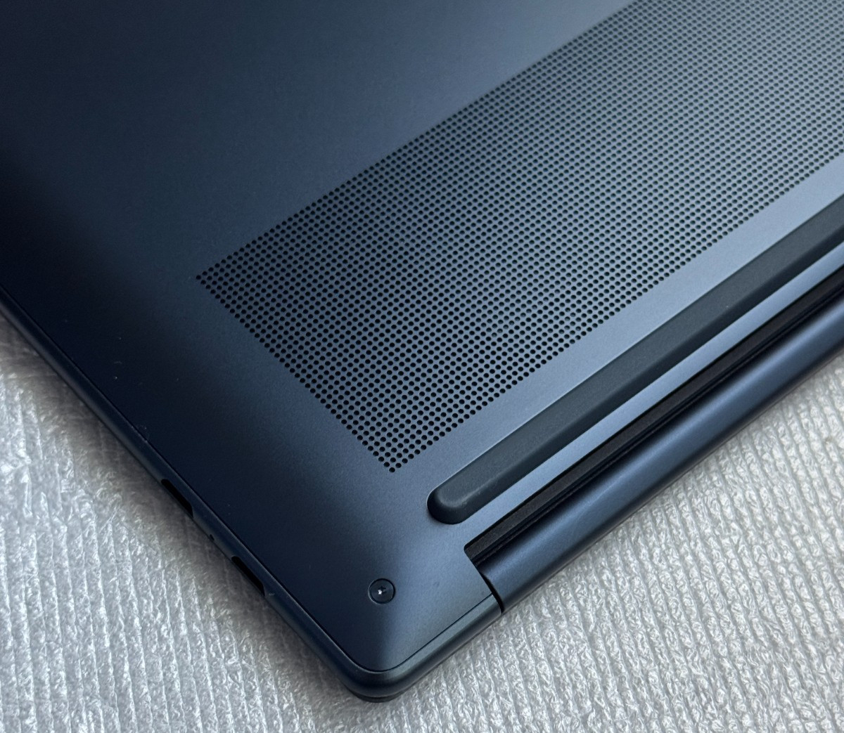 Lenovo Yoga Slim 7x 14.5″ 3K OLED Touch Laptop Snapdragon X Elite 32GB 1TB Wty