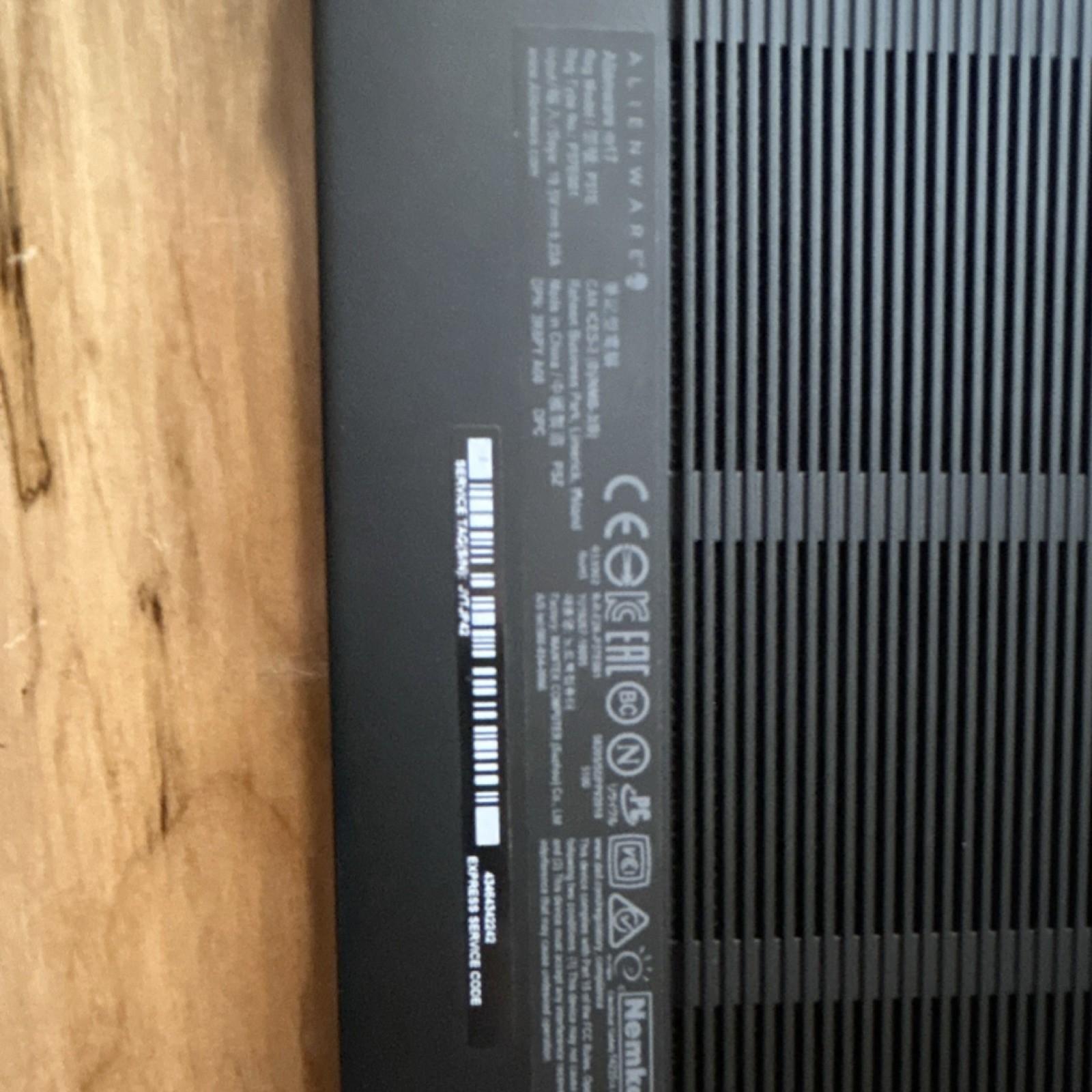 Alienware 17 R4 Gaming Laptop i7 16GB 512GB SSD GTX Win10 17.3″ Silver/Black