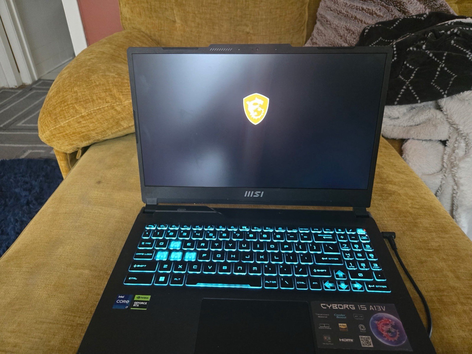 MSI Cyborg 15 A13V 15.6″ i7 RTX 4050 16GB 512 GB Win11 Black