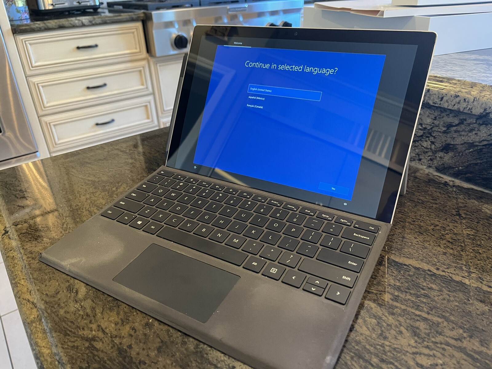 Microsoft Surface Pro (256 GB, Intel core i7 7th Gen., 2.50 GHz, 8 GB) Laptop –
