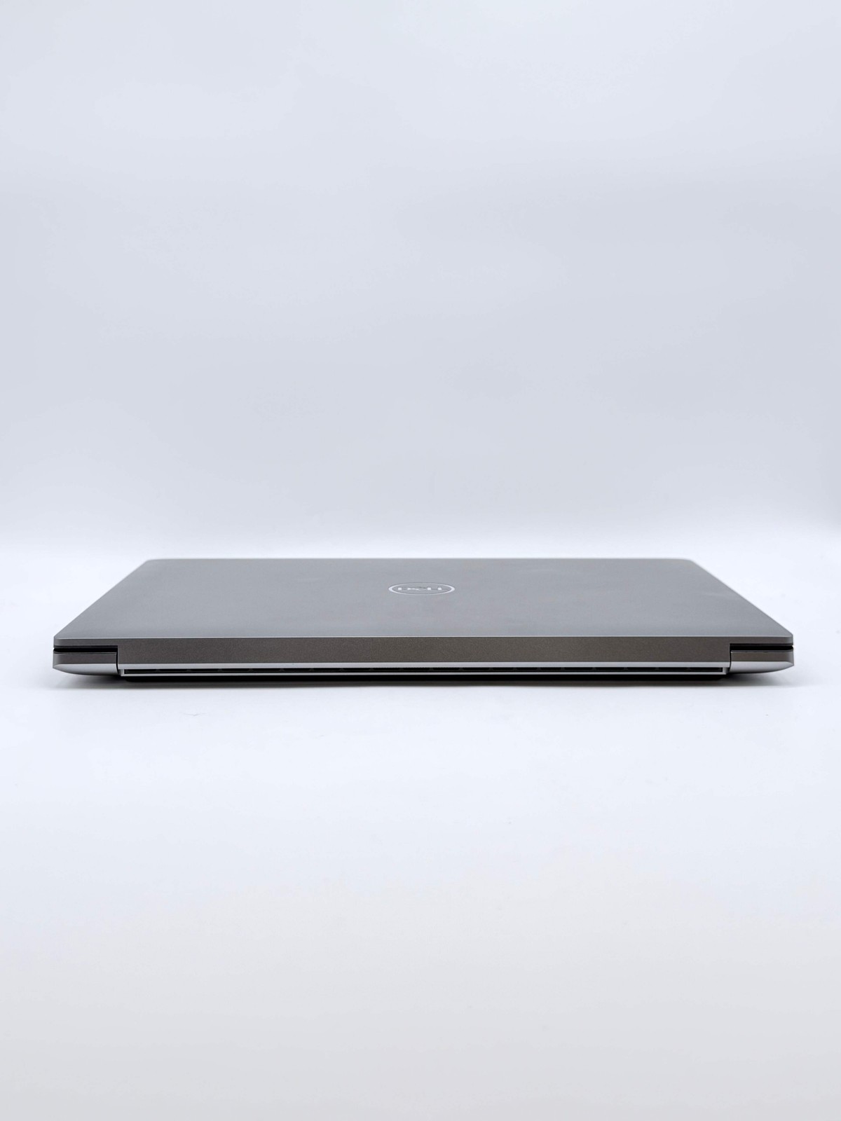 Dell Precision 5690 16″ Core Ultra 7 165H vPro 32GB RAM 1TB RTX 2000 Ada Gray