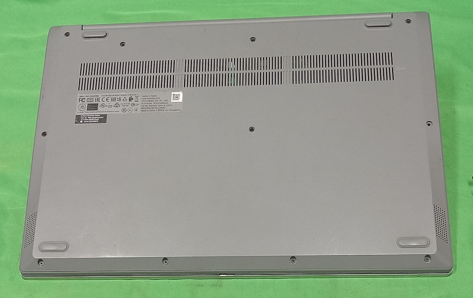 Lenovo IdeaPad 3 17.3″ Laptop AMD Ryzen 7 3700U 12GB RAM 1TB HDD Win10