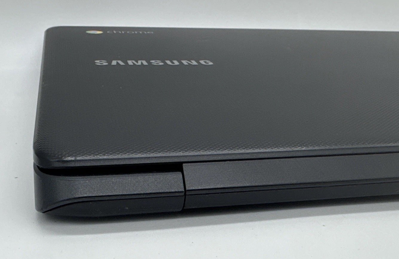 Samsung Chromebook 3 XE500C13 11.6in. 16GB, Intel Celeron N, 2.48GHz, 2GB Tested