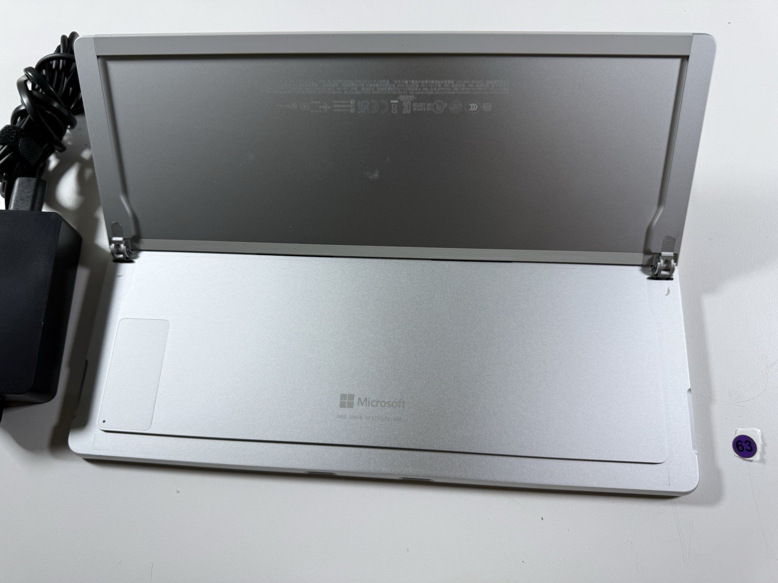Microsoft Surface Pro 8 (1982) i5-1145G7 – 16GB RAM – 256GB 120Hz – Win 11 Pro
