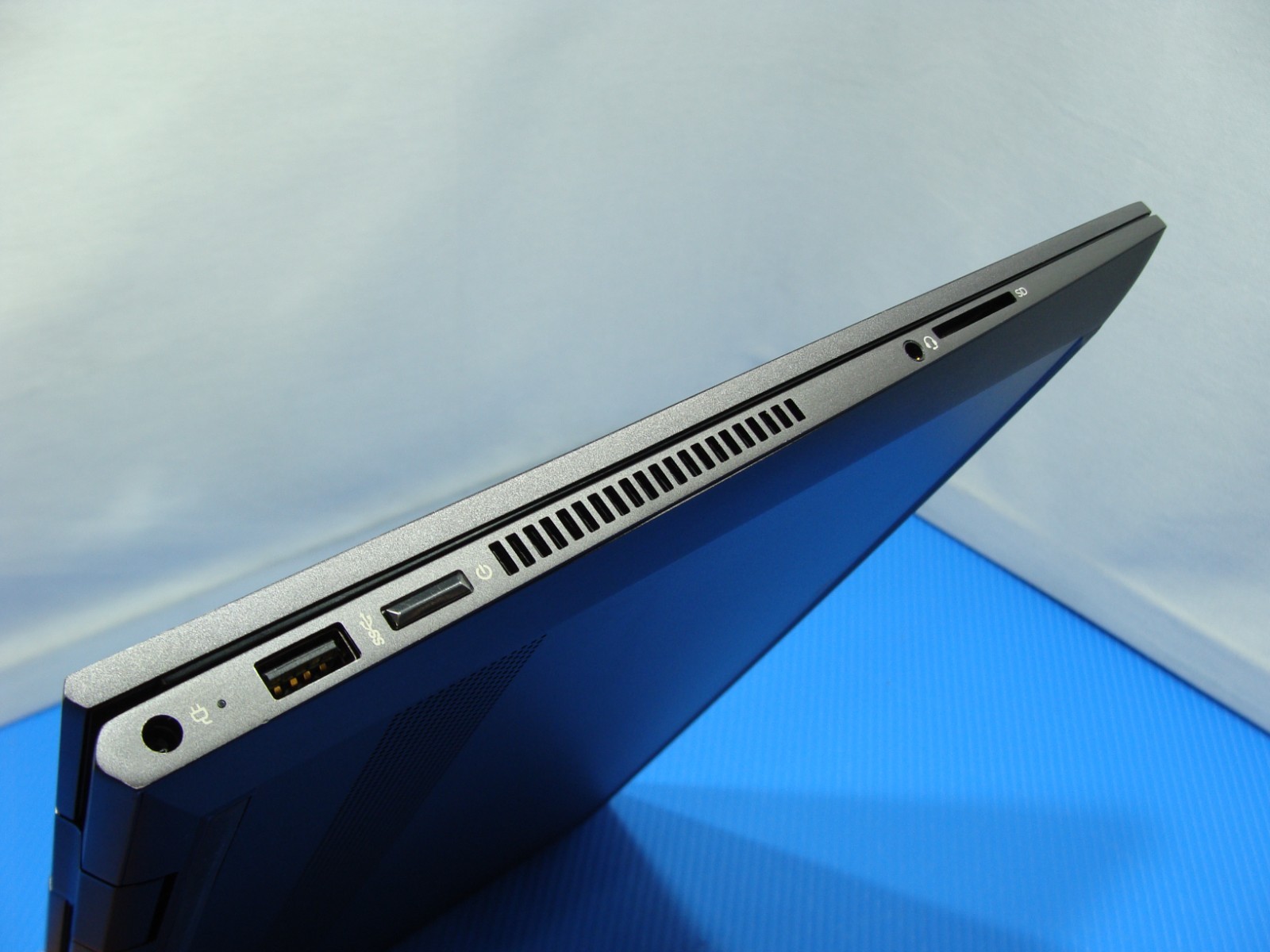 HP ENVY x360 15m-cp0011d 2-in-1 15.6″ TOUCH Ryzen 5 2500U 2GHz 8GB 128GB Win 10H