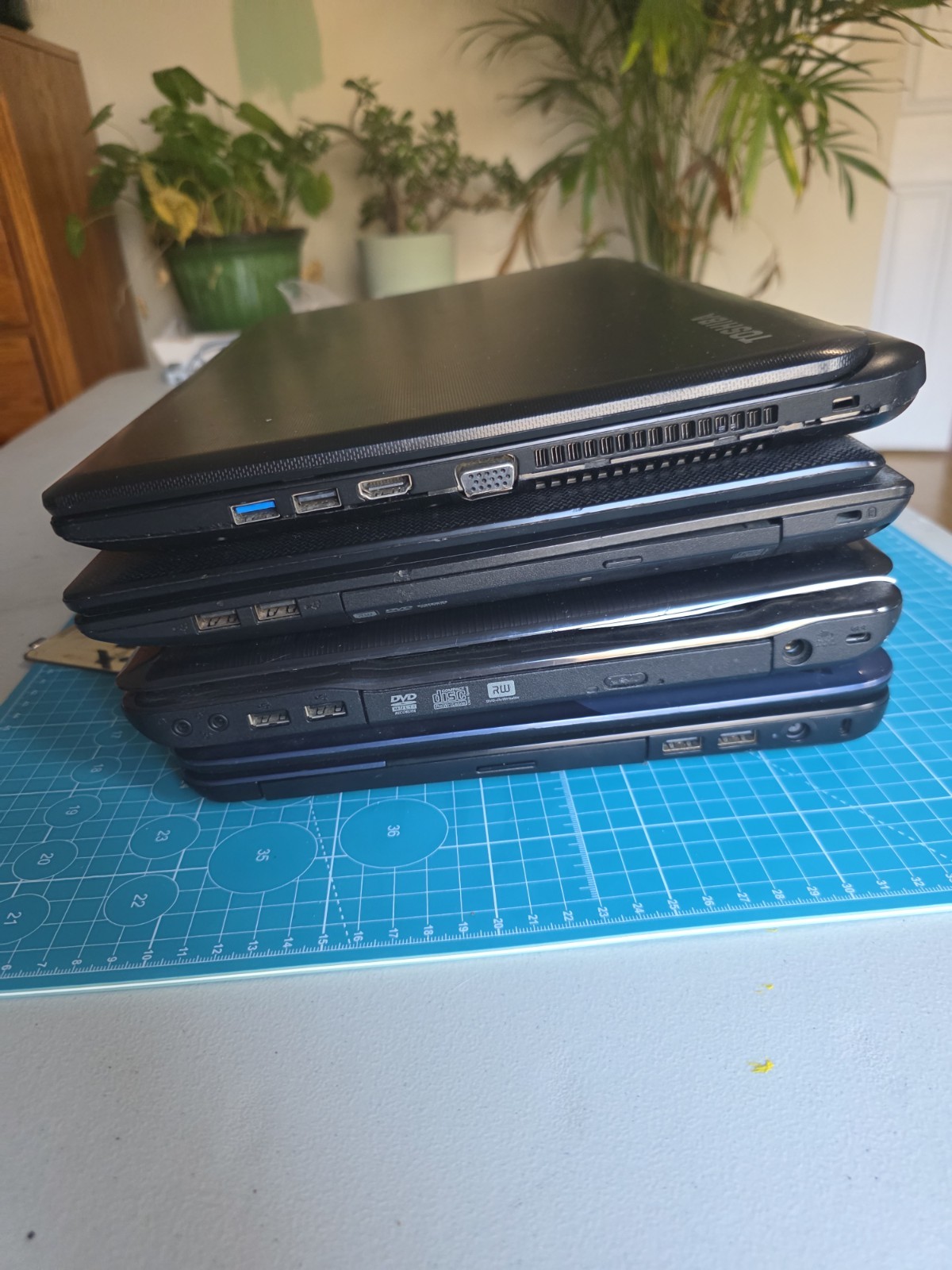 🔧 Lot of Broken Laptops – For Parts or Repair – Various Brands & Conditions