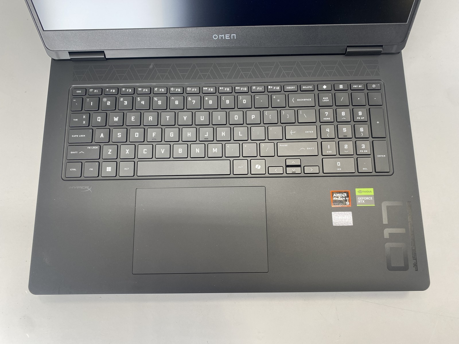 HP Laptop Omen Gaming 17-DB1095CL 17″ AMD Ryzen AI 9 365 1TB RTX 5060