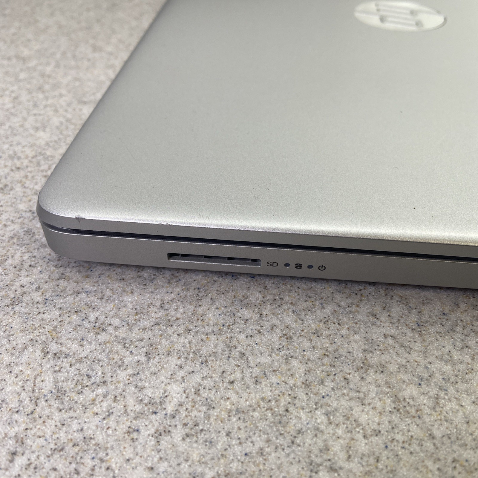 HP 14-fq0110wm HP 14″ FHD AMD Ryzen 3 3250U 2.6GHz AMD Radeon Graphics 4GB RAM