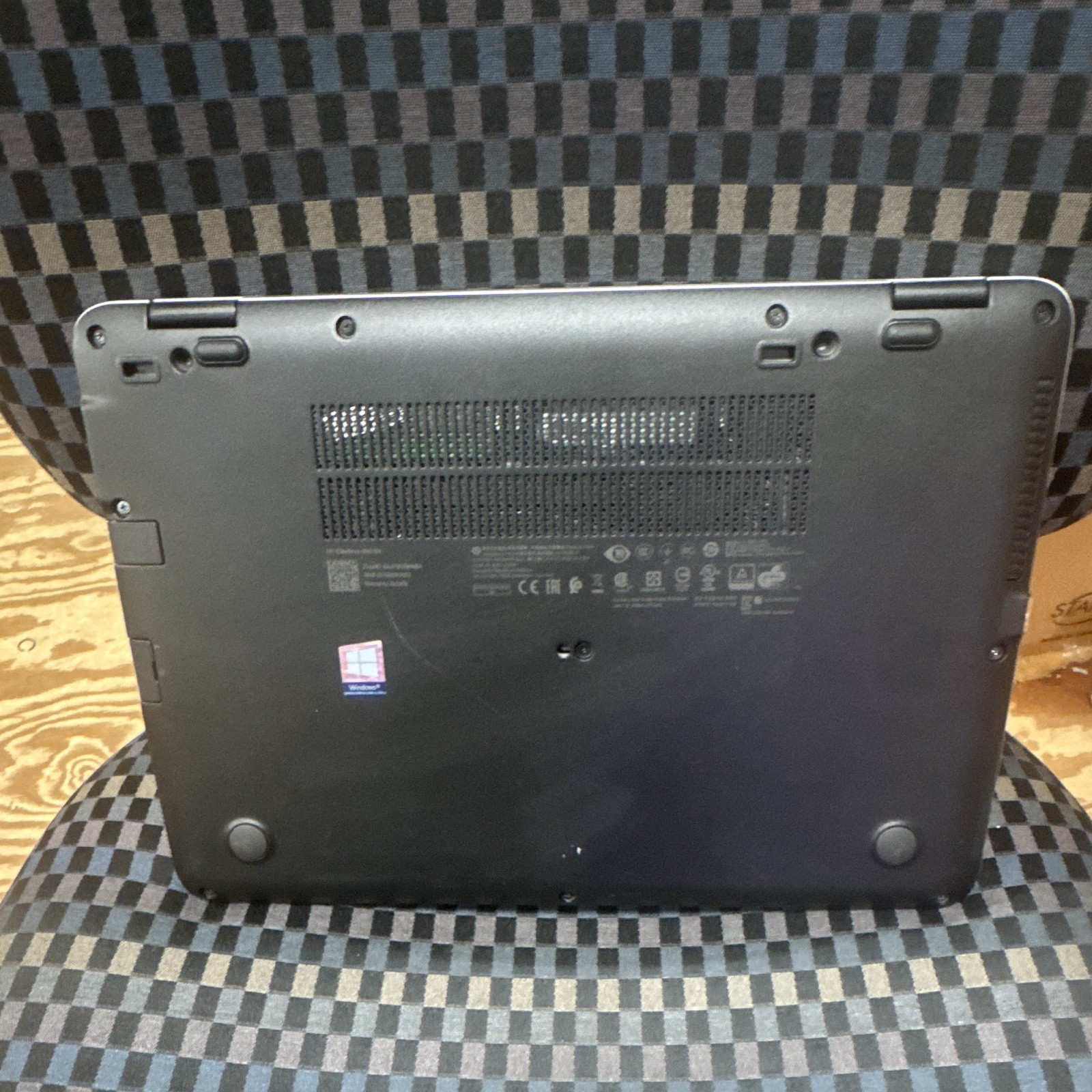 HP EliteBook 840 G4 14″ i5-7600U 2.80GHz 8GB 128GB SSD Win 10 Pro Silver