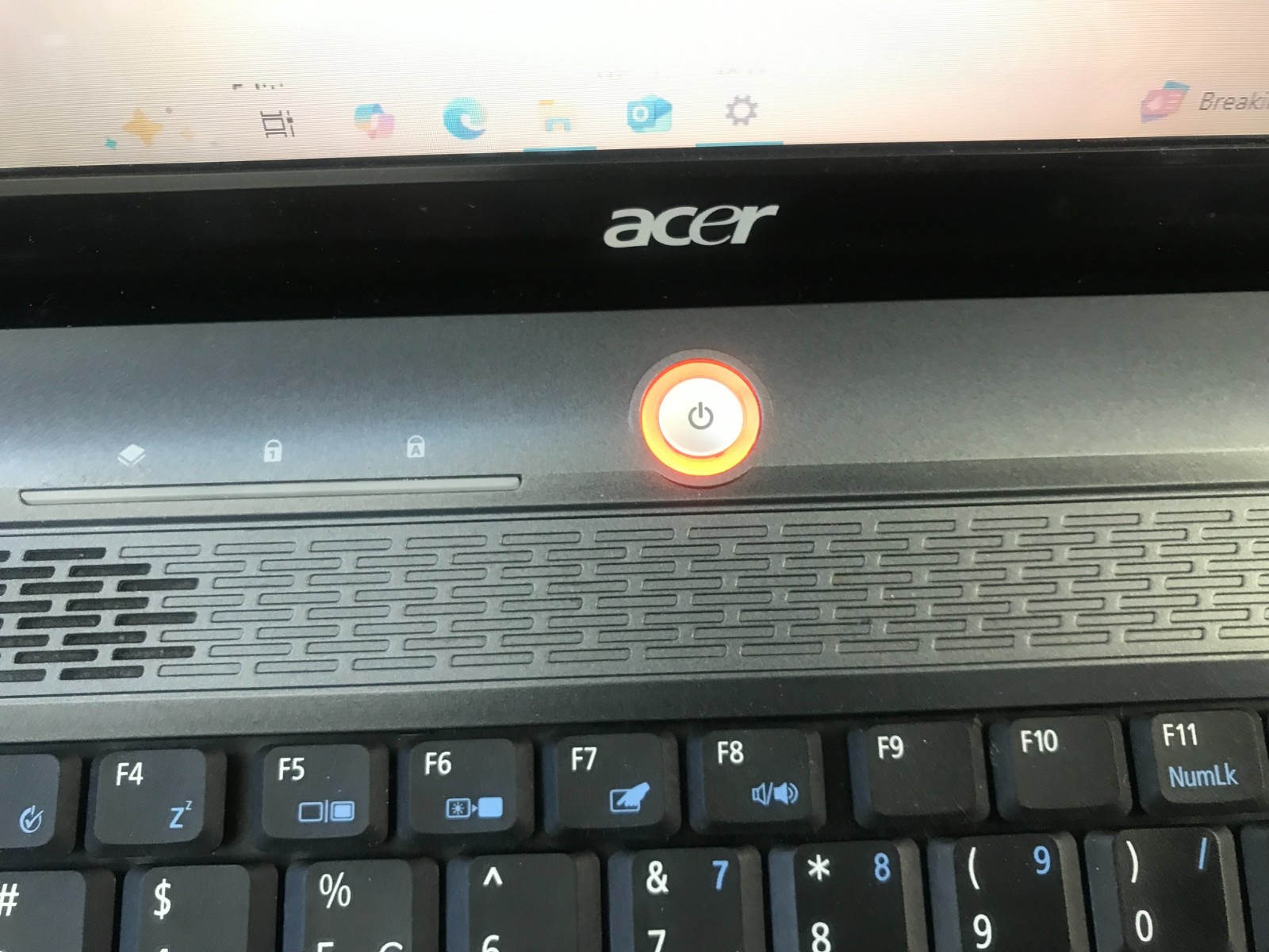 Acer Aspire 4730Z 14.1″ Intel Pentium Dual T3400 2.16GHz 4GB RAM 240GB SSD Win10