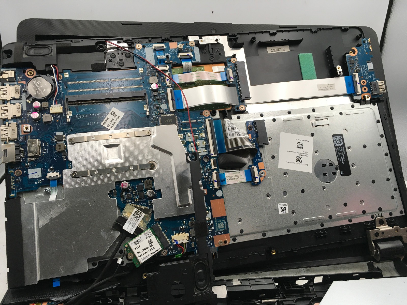 HP 15 BS212WM – FOR PARTS/DAMAGED CASE – INTEL CELERON N4000 – NO RAM -READ-BB