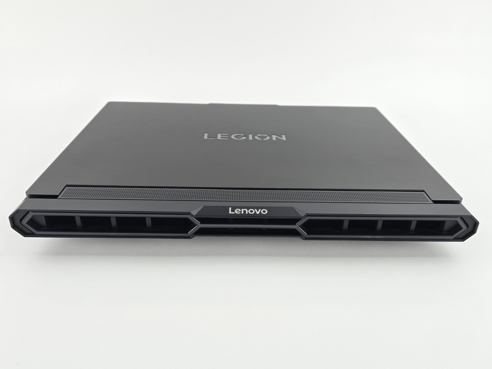 Lenovo Legion Pro 7i 16IAX10H 16″ 2.5K OLED Ultra 9 275HX 32GB 1TB RTX 5080 Good
