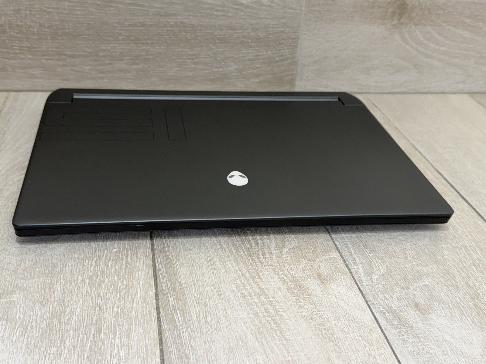 “READ”Alienware M15 R7 AMD Ryzen 7 6800H GeForce RTX 3060 16GB RAM 512GB NVMe