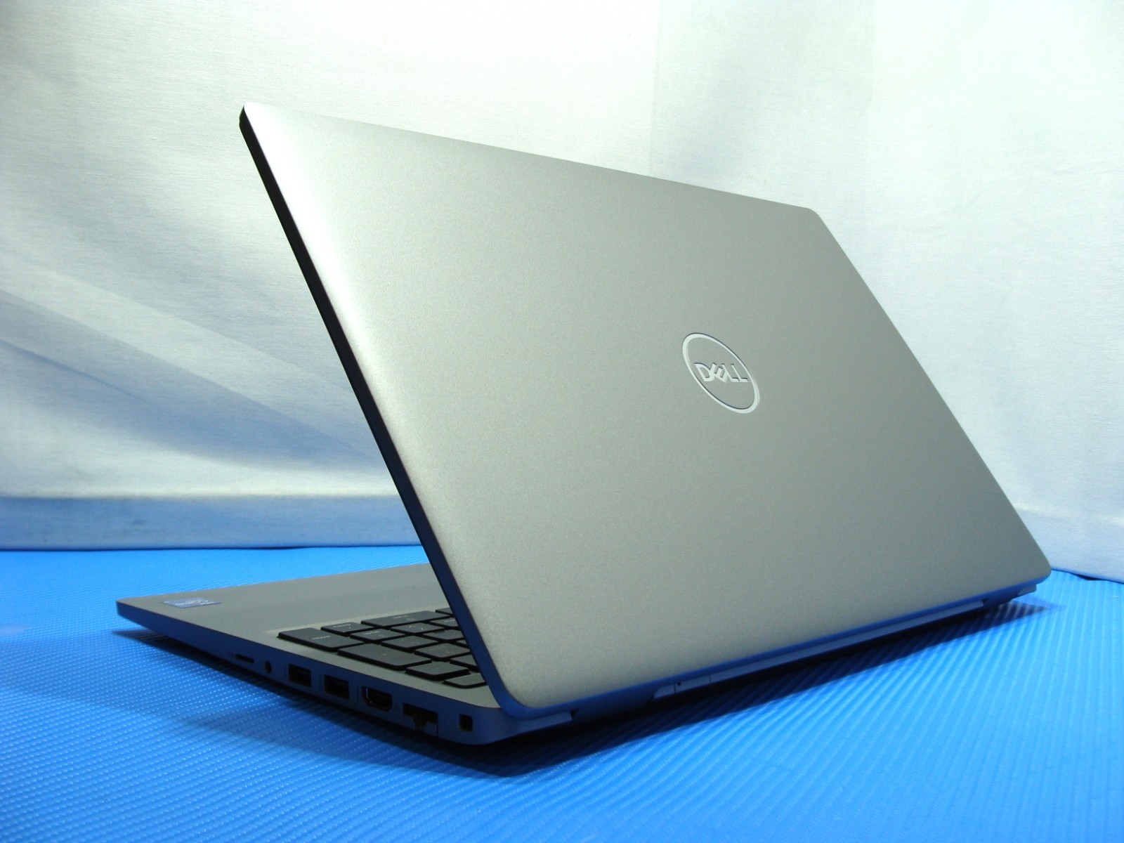 Dell Latitude 5520 15.6″FHD Intel vPRO i7-1185G7 3GHz 8GB 256GB Win11Pro +PowAd