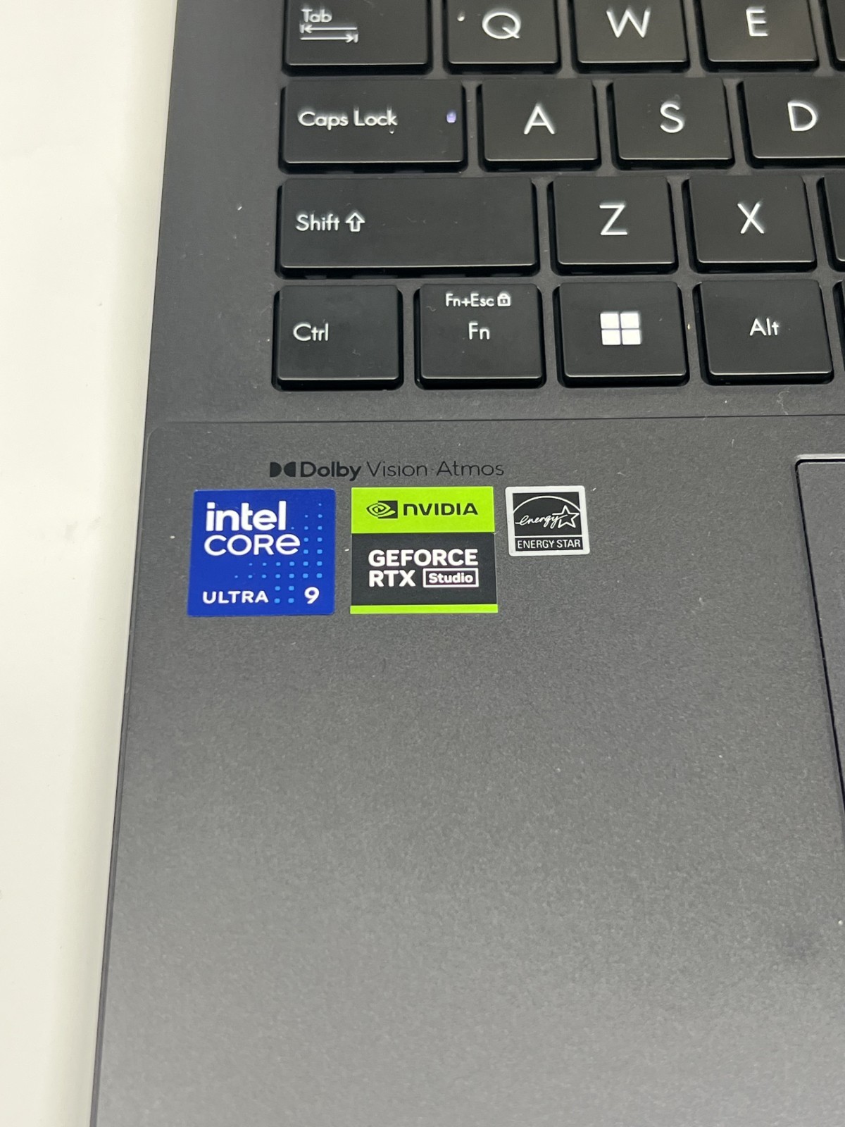 ASUS Vivobook Pro 15 Q543M Ultra 9 185H 24GB 2TB RTX 3050 OLED Dents