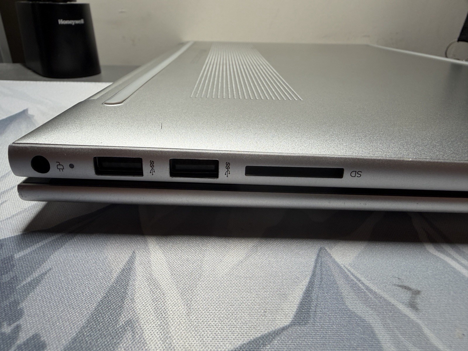 HP ENVY Laptop 17m-ch1013dx FHD Touchscreen Intel i7-1195G7 16GB 512GB SSD Win11