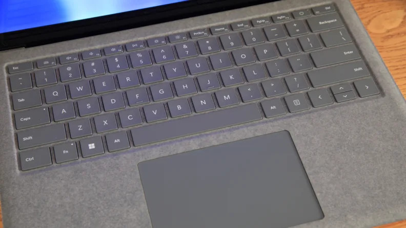 Microsoft Surface Laptop 2 2256p 13.5 inch (256GB, Intel Core i5 8th Gen.,…