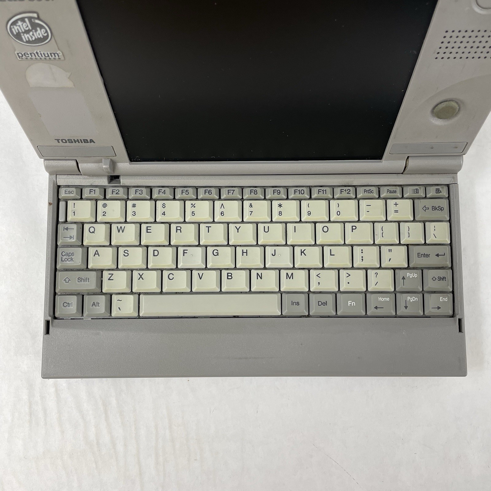 Toshiba Libretto 50 ct 6″ Intel Pentium 16 MB RAM No HDD/OS/AC/Battery – READ